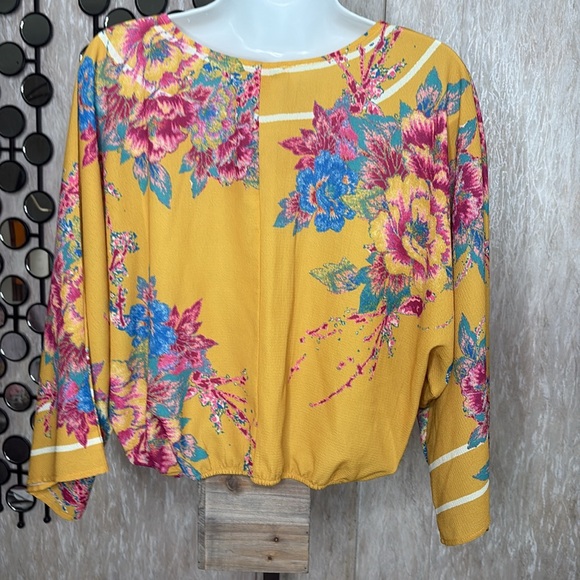 Flying Tomato Multicolor Floral Kimono - Picture 4 of 6